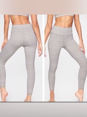 ATHLETA Jacquard
Chaturanga Textured Gray & White Leggings womens